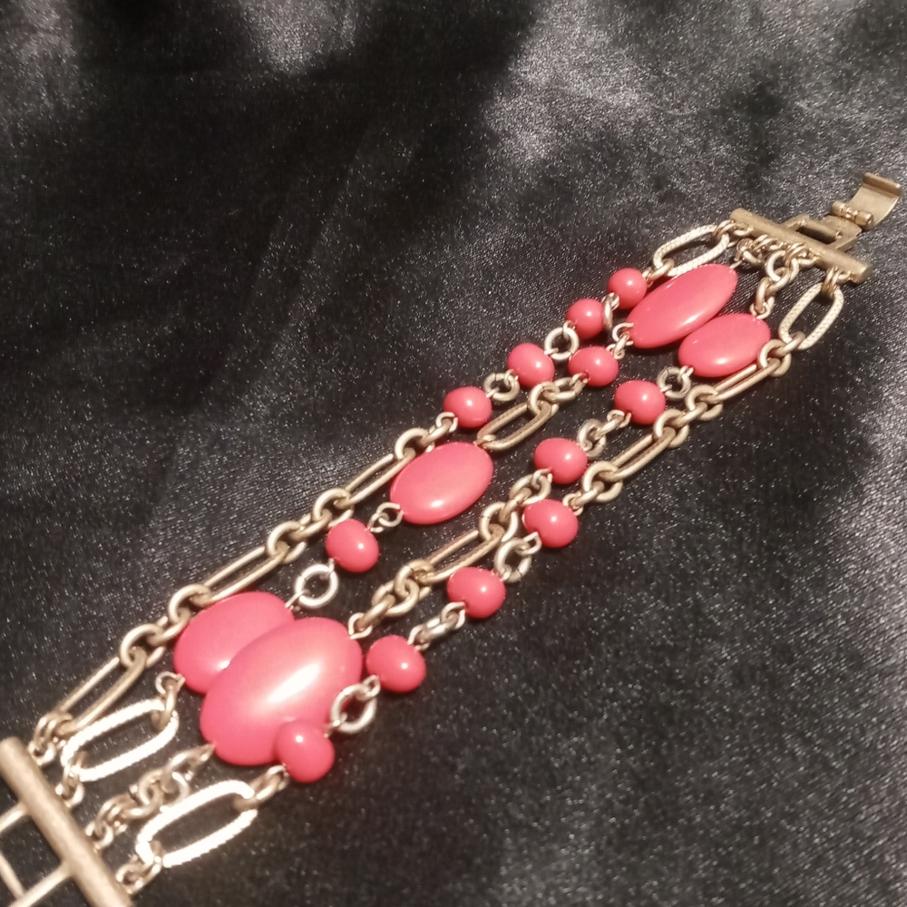 Gold and fuchsia pink 4 layer long Link bracelet. Sz. 7 in length